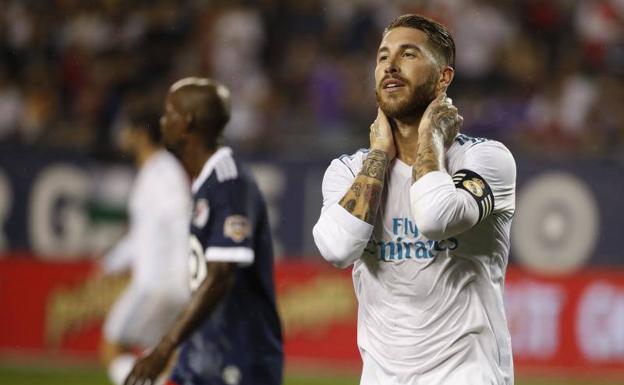 Sergio Ramos se lamenta ante el combinado de la MLS. 