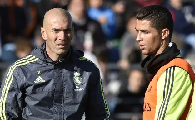 Ronaldo, en un entrenaiento con Zidane. 