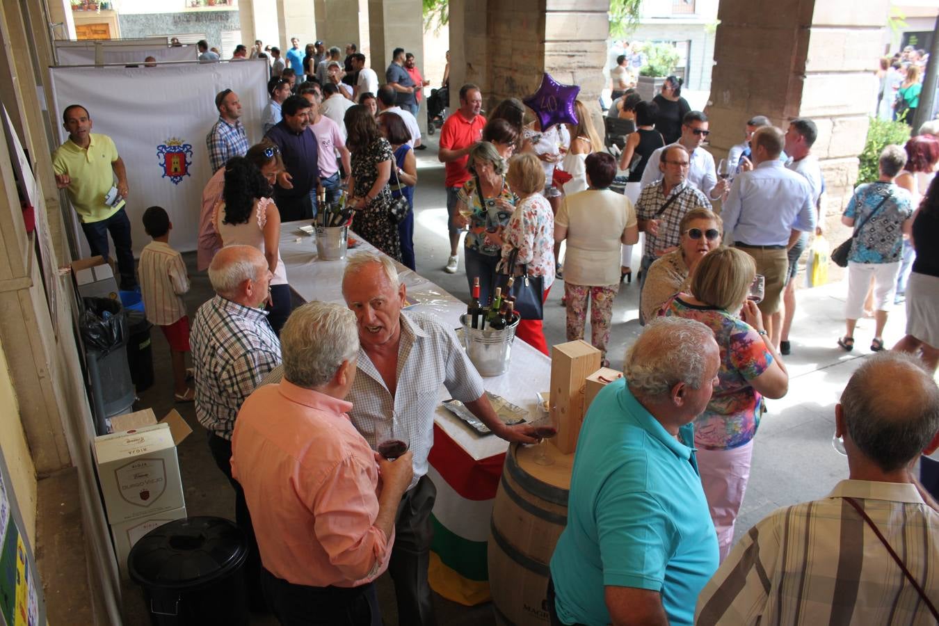 Alfaro saca sus bodegas a la calle