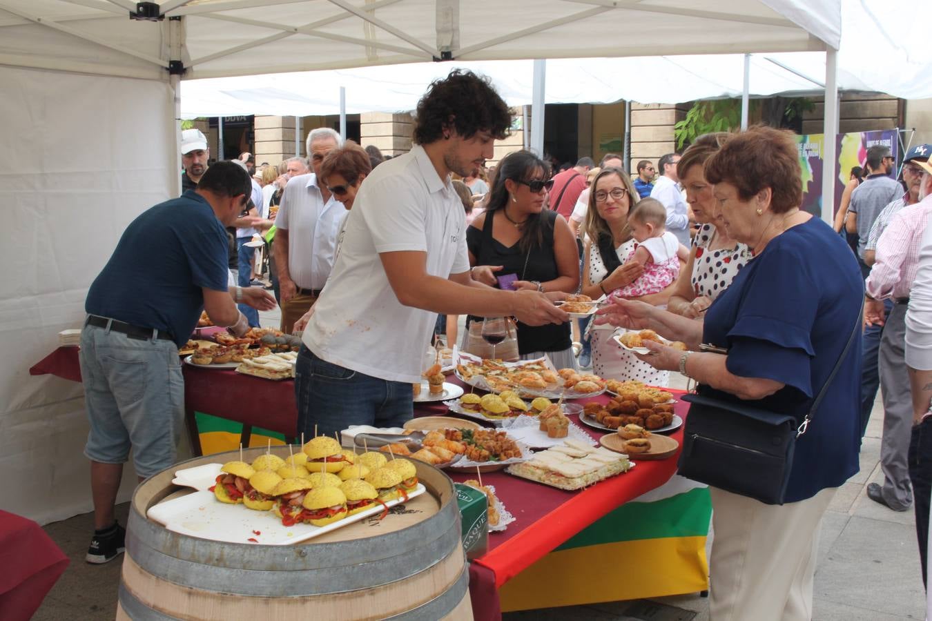 Alfaro saca sus bodegas a la calle