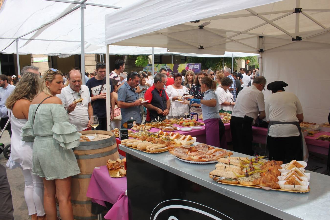 Alfaro saca sus bodegas a la calle