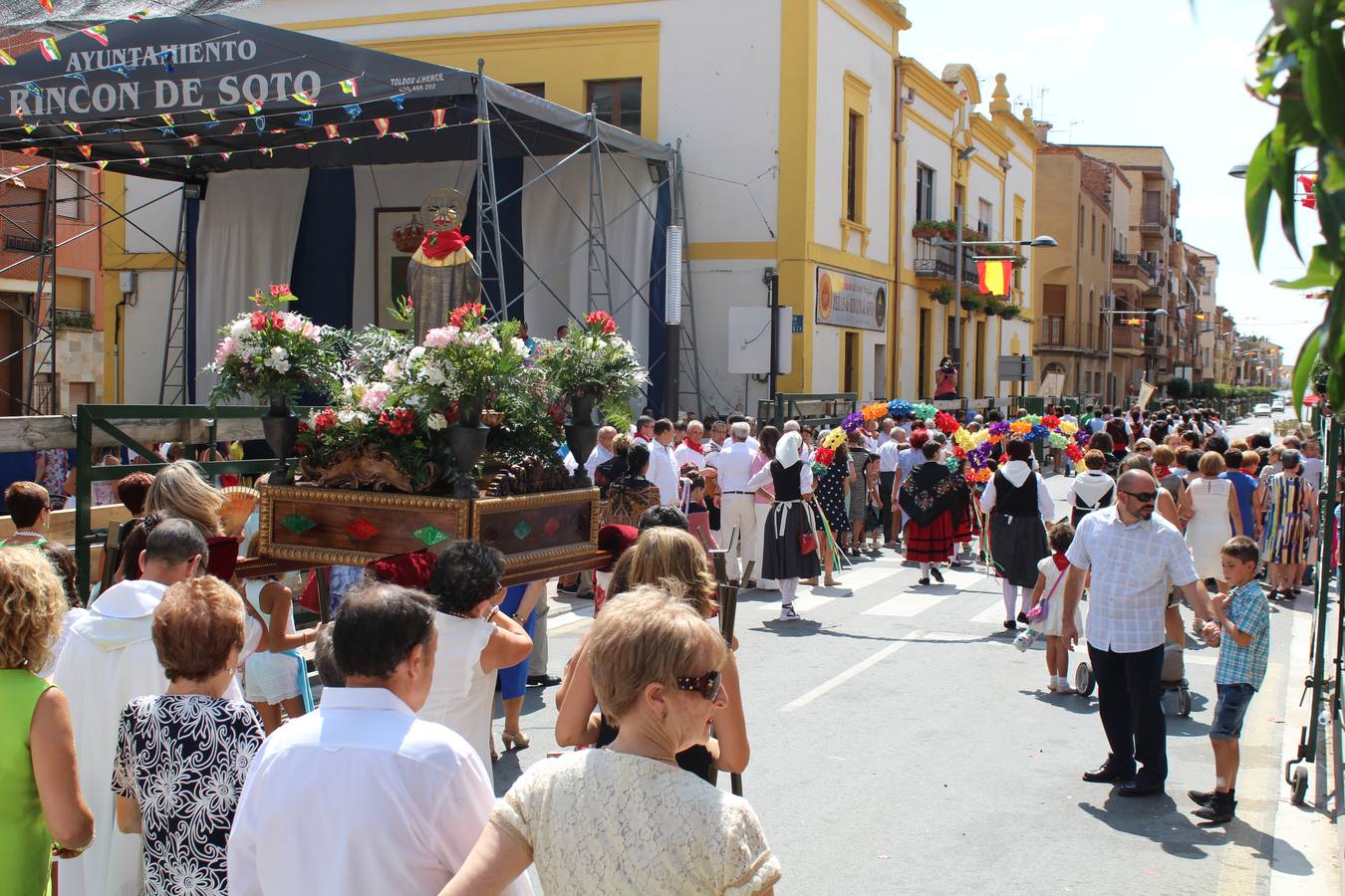 Las imágenes de la procesión en las fiestas de la localidad