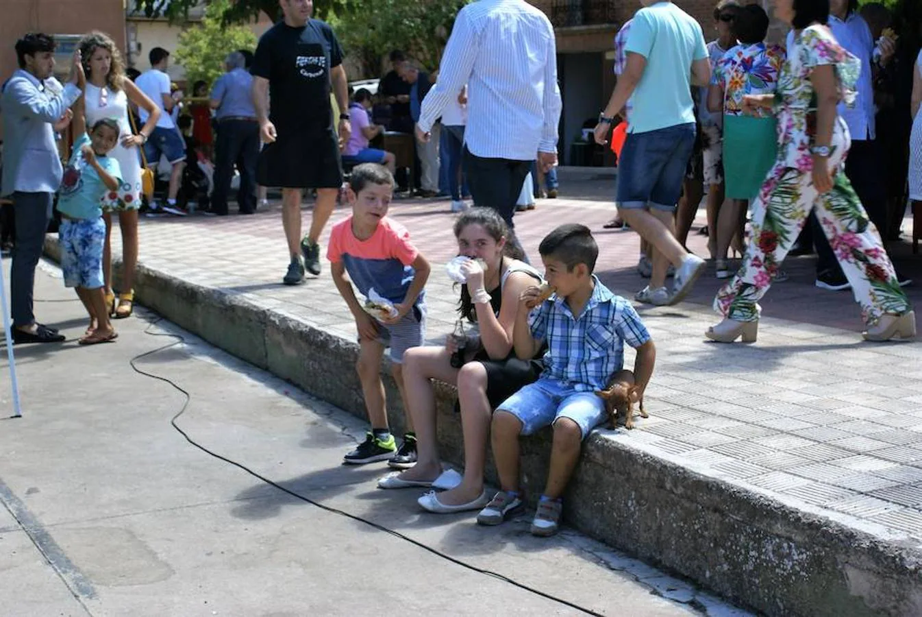 Más de 1.200 personas disfrutaron del festival del jamón con pimientos fritos que ha organizado Cárdenas con motivo del día grande de sus fiestas patronales y que este lunes finalizan con el entierro de la cuba y la quema del gitanillo.