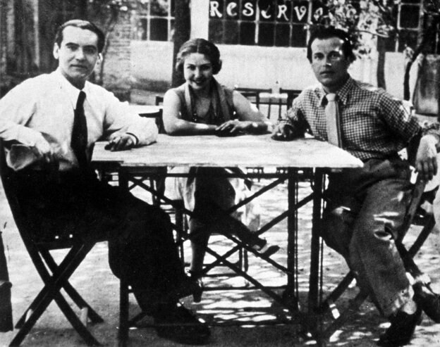 La escritora, junto a su amigo Federico García Lorca y Rafael Alberti, en 1930. :: l.r.