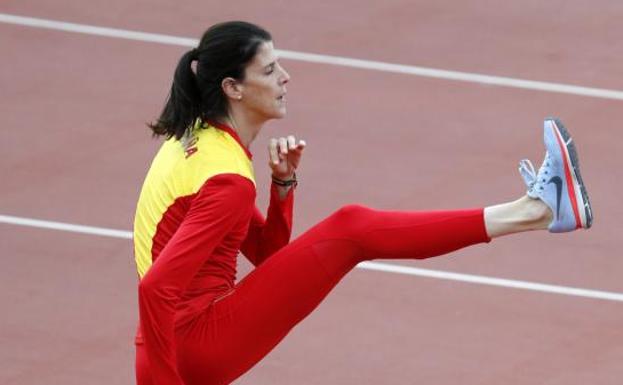 Ruth Beitia, durante los entrenamientos en Londres. 