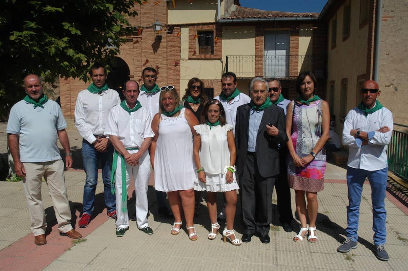 La localidad riojana de Valverde cerró sus fiestas patronales el pasado lunes con dos grandes ceremonias. De una parte la celebración de la tradicional procesión y el divertido torneo del lanzamiento de almendra.