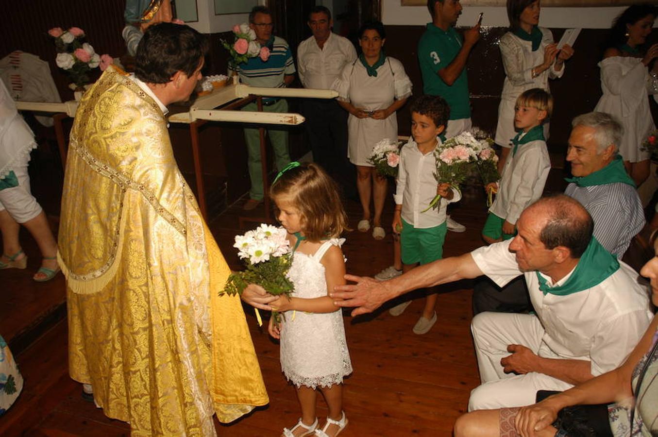 La localidad riojana de Valverde cerró sus fiestas patronales el pasado lunes con dos grandes ceremonias. De una parte la celebración de la tradicional procesión y el divertido torneo del lanzamiento de almendra.