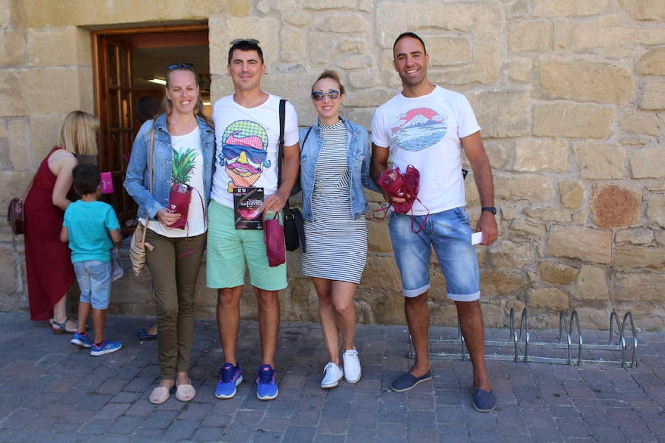 San Vicente celebró su noche de San Lorenzo con las tradicionales visitas a sus bodegas. Buenos vinos de la Sonsierra y un magnífico ambiente animaron a los visitantes