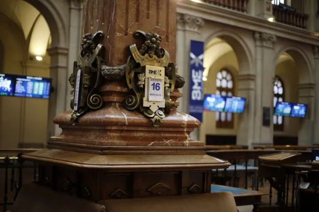 Sesión de ayer en la Bolsa madrileña. :: EFE