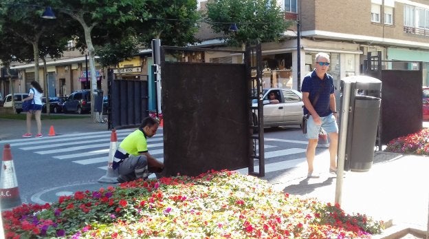 Colocación de las puertas de seguridad para los encierros