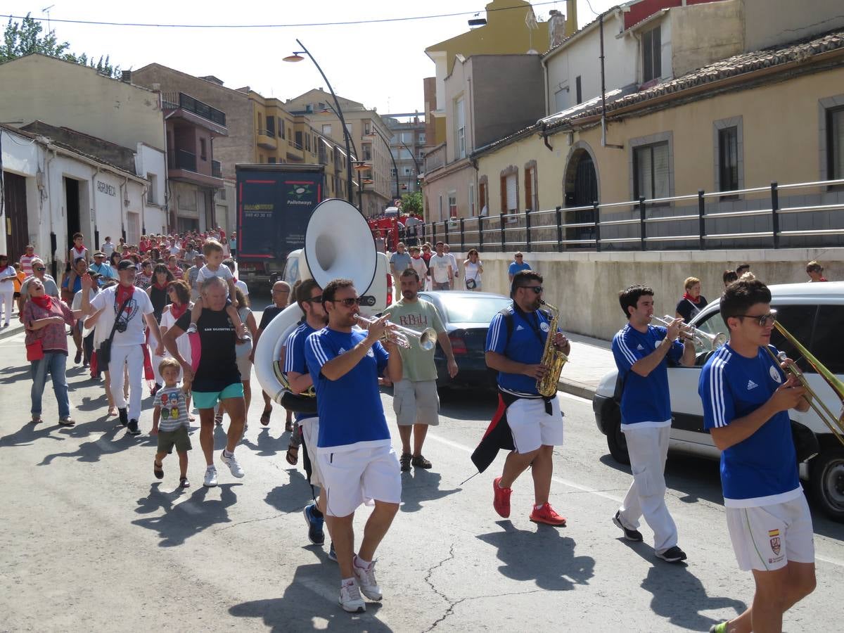 Vaquillas, comidas en cuadrilla, degustaciones, gigantes y cabezudos... un sinfín de actos en las fiestas alfareñas.