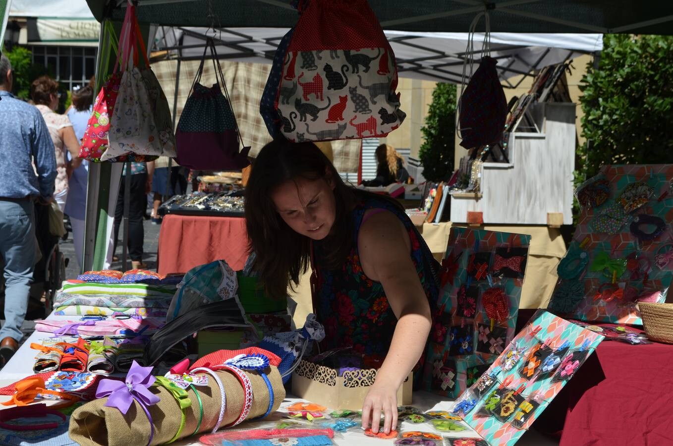 44 artesanos mostraron su trabajo en vivo en la feria de la peña Calagurritana