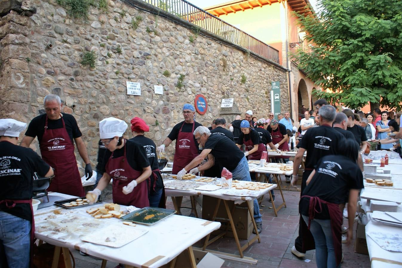 Ledesma de la Cogolla repartió 2.200 raciones en su 21ª edición del Festival de la oreja rebozada y vino de Rioja.