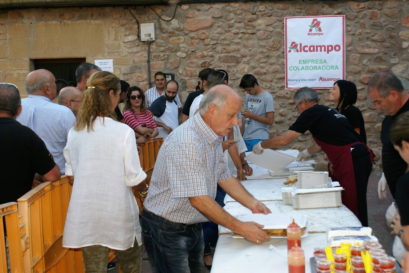 Ledesma de la Cogolla repartió 2.200 raciones en su 21ª edición del Festival de la oreja rebozada y vino de Rioja.