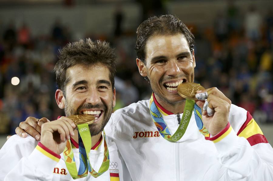 Marc López y Rafa Nadal, después de ganar el oro olímpico en Río.