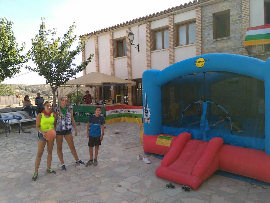 La localidad riojana comenzó sus fiestas en honor a la Virgen de Atisca con un programa muy variado