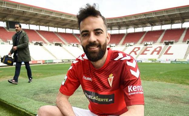 Gómez, con la camiseta del Real Murcia