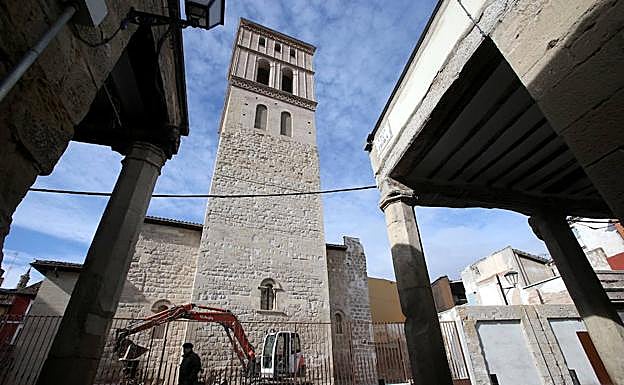 Obras en el entorno de la torre de la iglesia de San Bartolomé en Logroño. 
