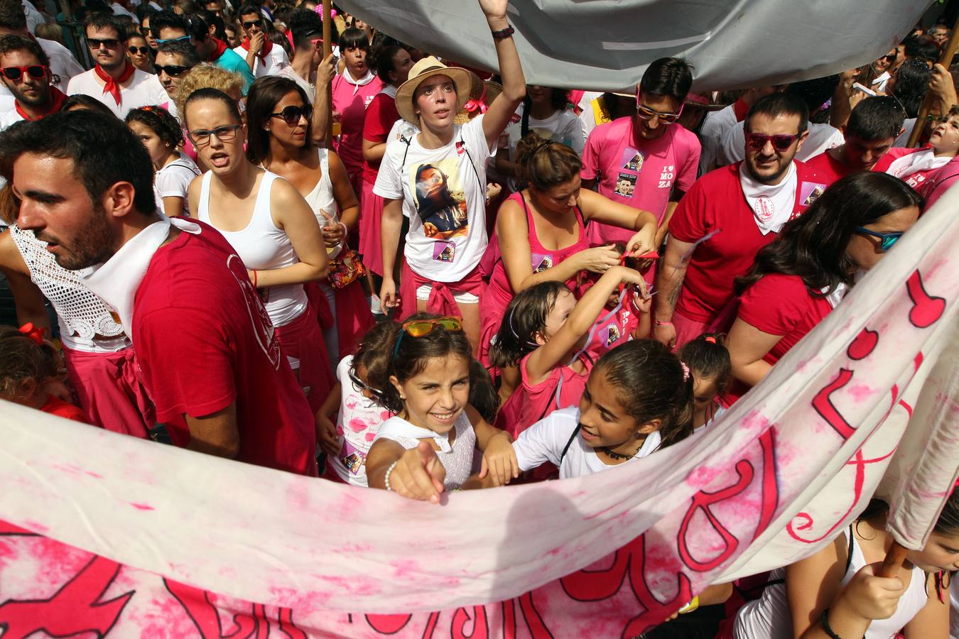 La peña El Sol se llevó el premio del concurso de carrozas con una imagen creada por su reina y dedicada a la Calahorra más romana