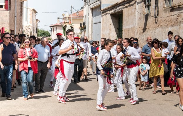 Procesión celebrada ayer por las calles del pueblo. 