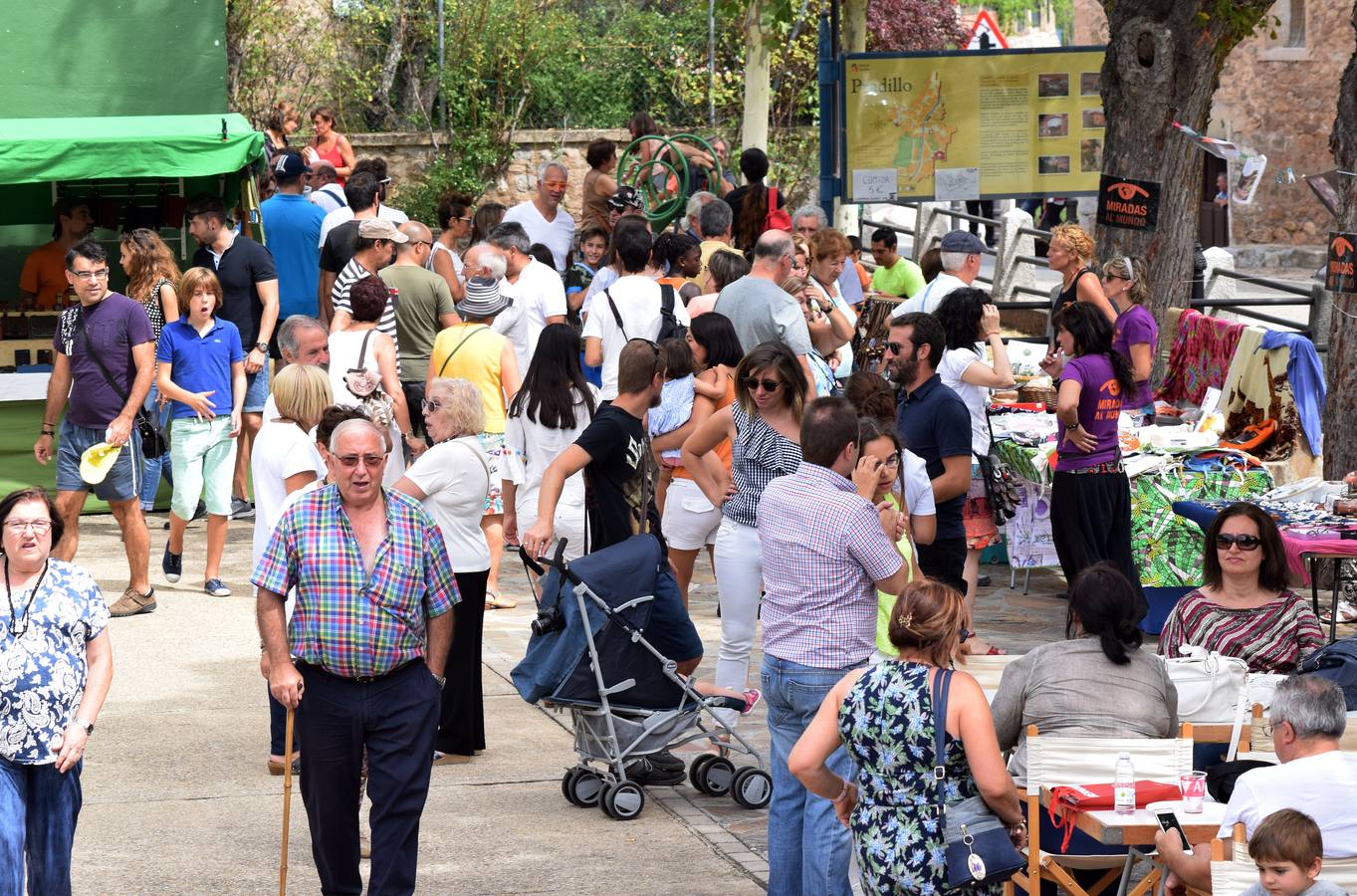 Los tapices vuelven a decorar la localidad camerana