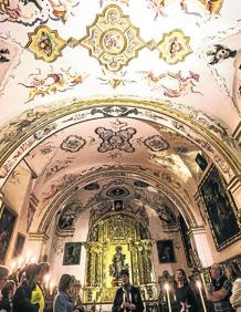 Imagen secundaria 2 - El refectorio monástico, el momento de laa proyección del audiovisual en la sala de la Hispanidad y, el grupo, durante su visita a la sacristía. 