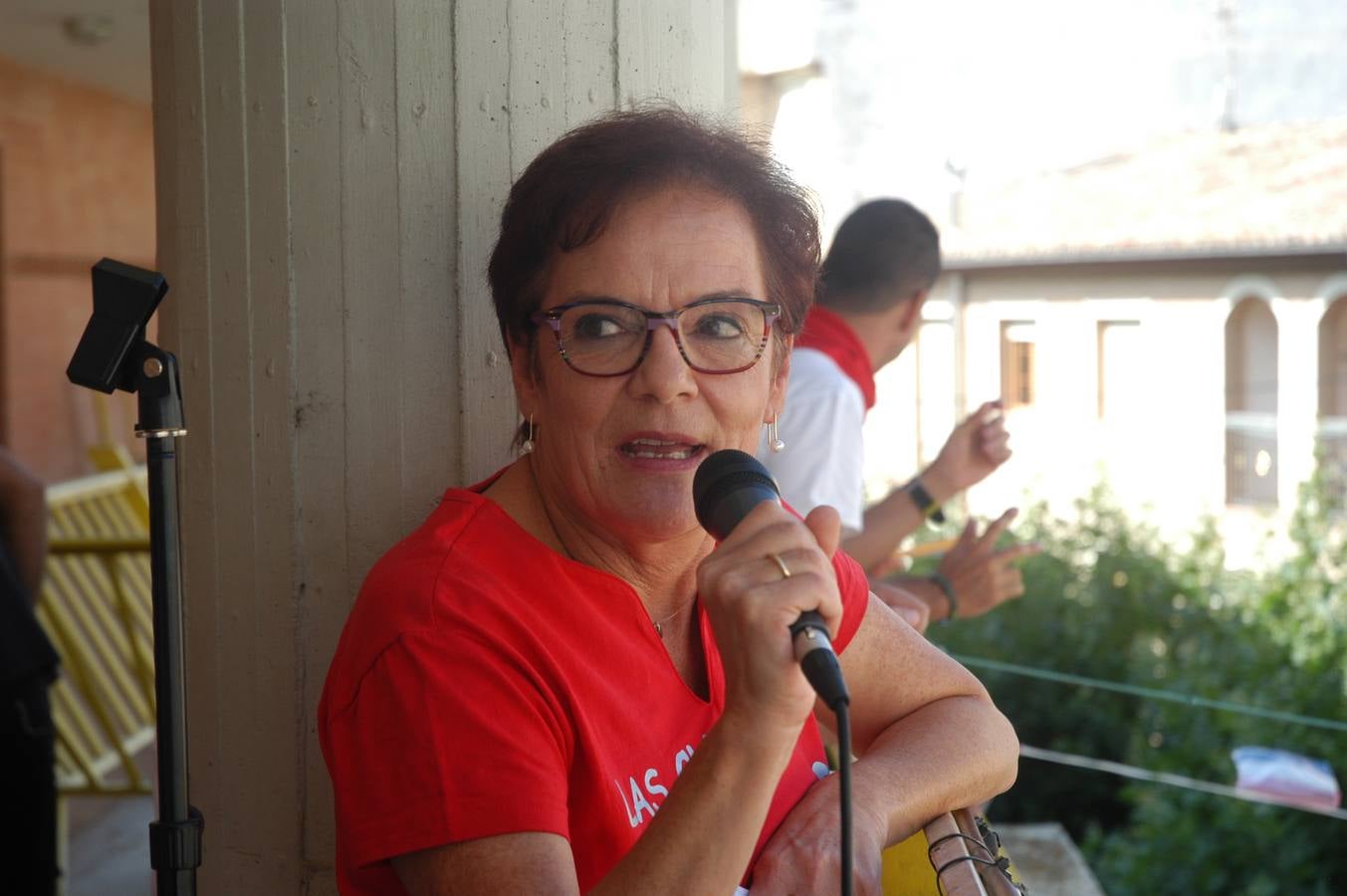 Los habitantes de la localidad empiezan las celebraciones con el lanzamiento del cohete