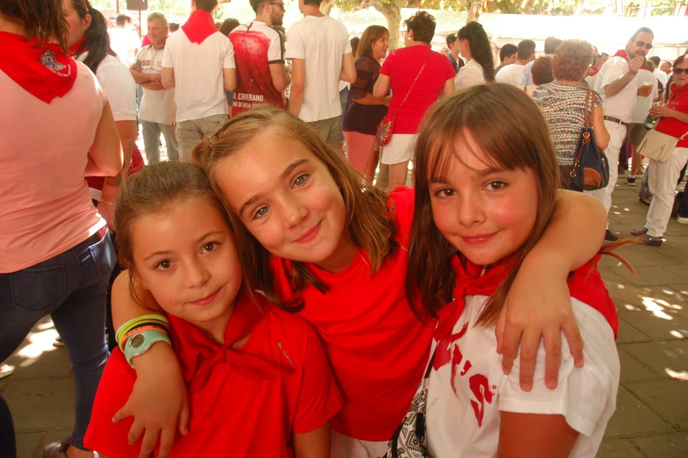 Los habitantes de la localidad empiezan las celebraciones con el lanzamiento del cohete