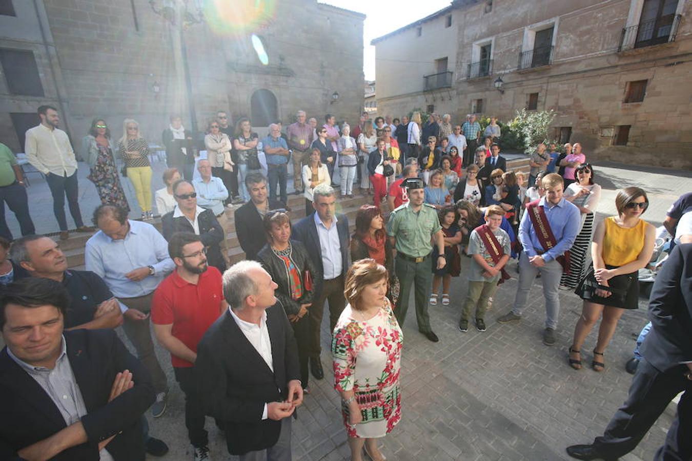 El presidente del Gobierno de La Rioja, José Ignacio Ceniceros ha participado esta maána en la inauguración del nuevo edificio que alberga el Ayuntamiento de Alberite ubicado en la Plaza José María Trevijano