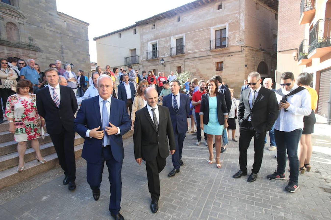 El presidente del Gobierno de La Rioja, José Ignacio Ceniceros ha participado esta maána en la inauguración del nuevo edificio que alberga el Ayuntamiento de Alberite ubicado en la Plaza José María Trevijano