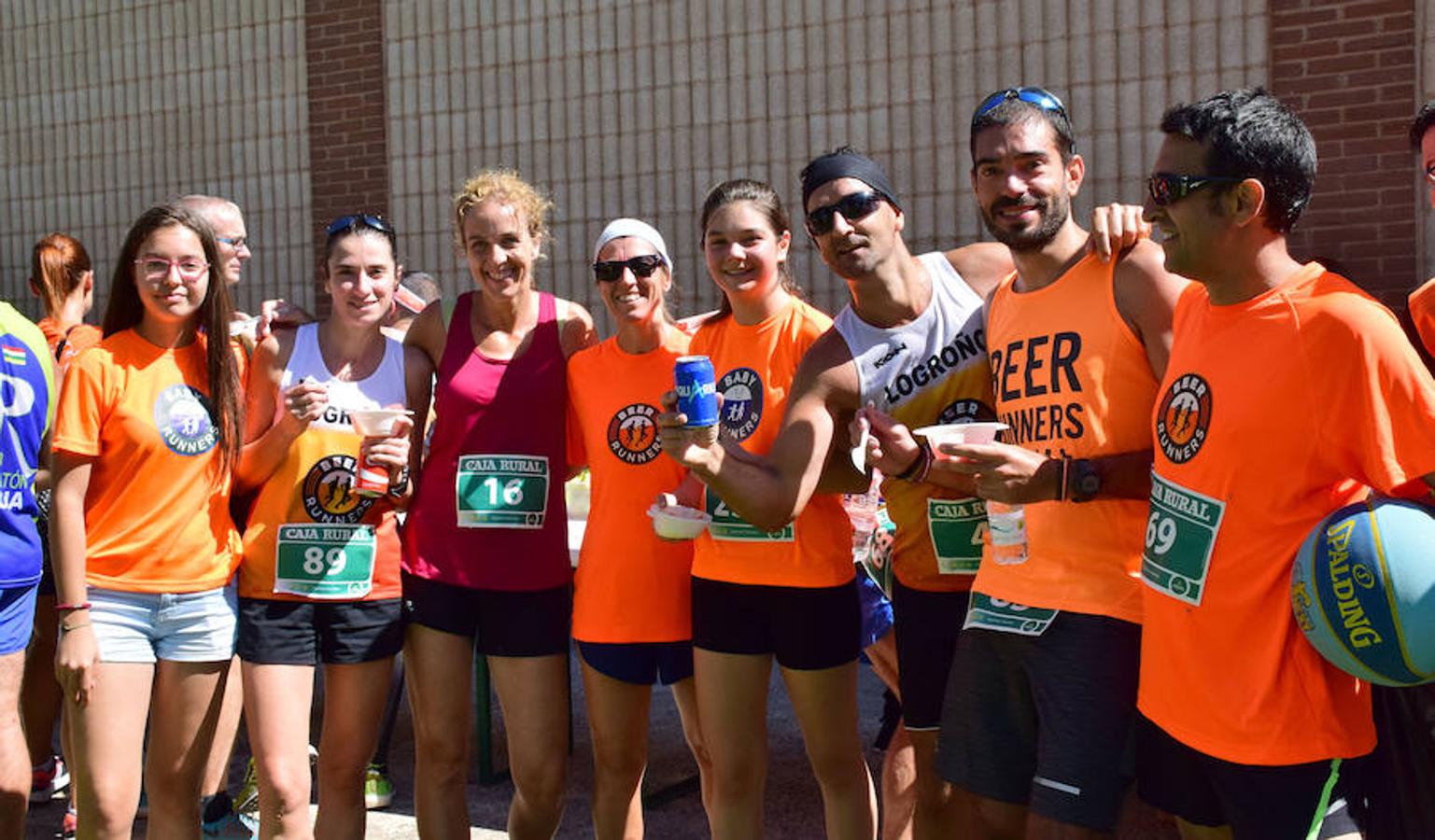 Santi Sierra y Marta Vargas fueron los primeros locales tras el atleta navarro Rubén Juániz y Rebeca Peña con motivo de la celebración de la III Legua de Navarrete (5.572 metros)