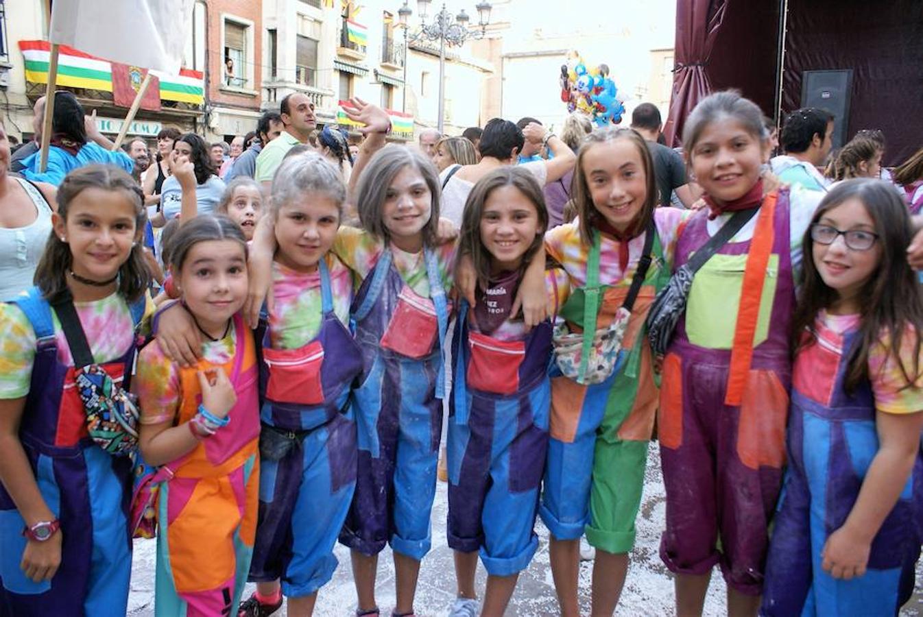 Cenicero ya lleva un día completo entregado a sus fiestas patronales. Las ganas de fiesta y el masivo cohete fueron una señal inequívoca de las ganas de diversión.