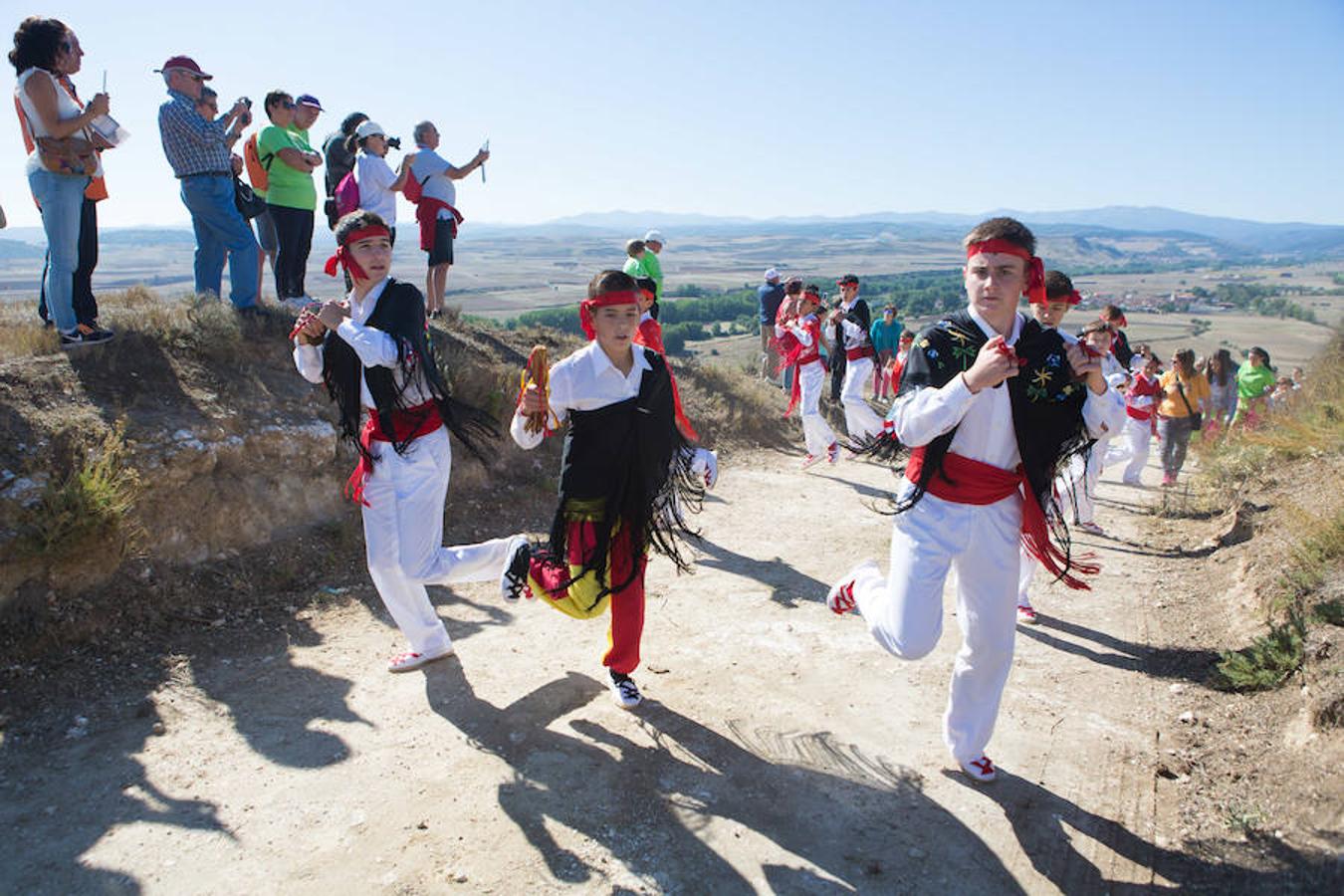 Tradición centenaria y devoción religiosa en la exhibición de las reliquias de San Vitores celebrada en La Riojilla Burgalesa. La localidad de Fresno de Río Tirón (Burgos) abrió el arca y la urna donde descansan los restos de San Vitores, santo venerado en una veintena de pueblos riojanos y burgaleses. 