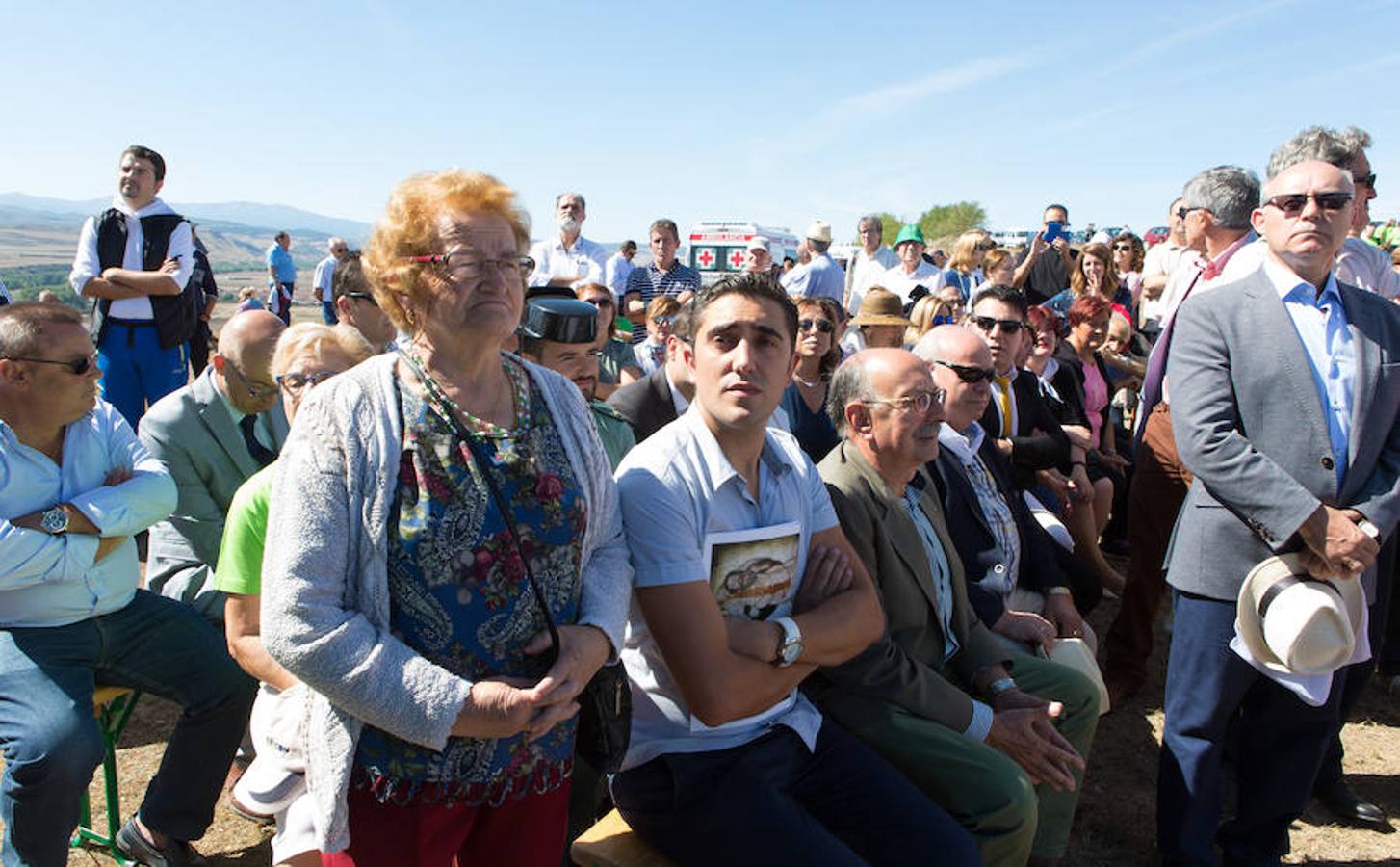 Tradición centenaria y devoción religiosa en la exhibición de las reliquias de San Vitores celebrada en La Riojilla Burgalesa. La localidad de Fresno de Río Tirón (Burgos) abrió el arca y la urna donde descansan los restos de San Vitores, santo venerado en una veintena de pueblos riojanos y burgaleses. 