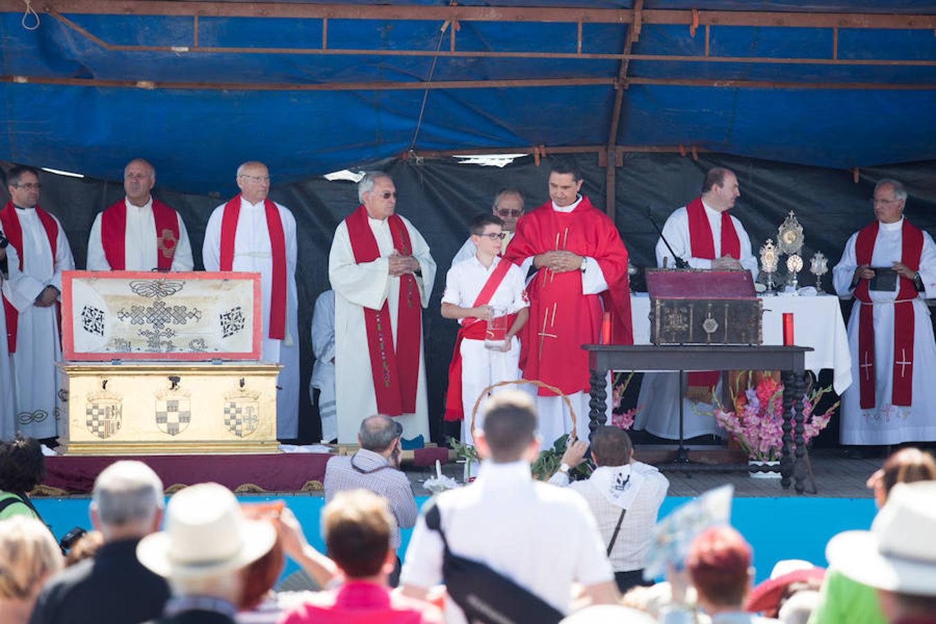 Tradición centenaria y devoción religiosa en la exhibición de las reliquias de San Vitores celebrada en La Riojilla Burgalesa. La localidad de Fresno de Río Tirón (Burgos) abrió el arca y la urna donde descansan los restos de San Vitores, santo venerado en una veintena de pueblos riojanos y burgaleses. 