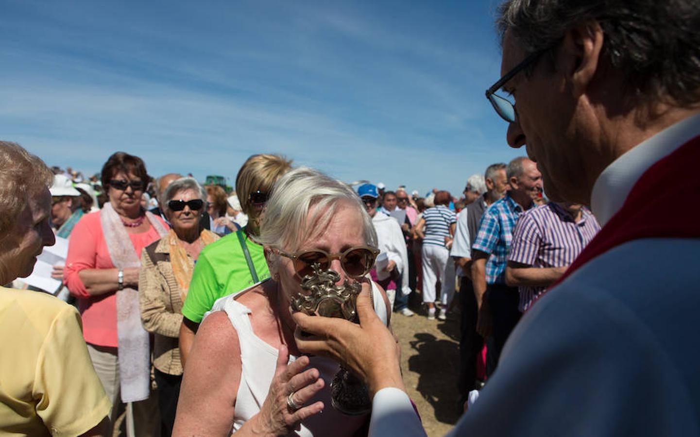 Tradición centenaria y devoción religiosa en la exhibición de las reliquias de San Vitores celebrada en La Riojilla Burgalesa. La localidad de Fresno de Río Tirón (Burgos) abrió el arca y la urna donde descansan los restos de San Vitores, santo venerado en una veintena de pueblos riojanos y burgaleses. 