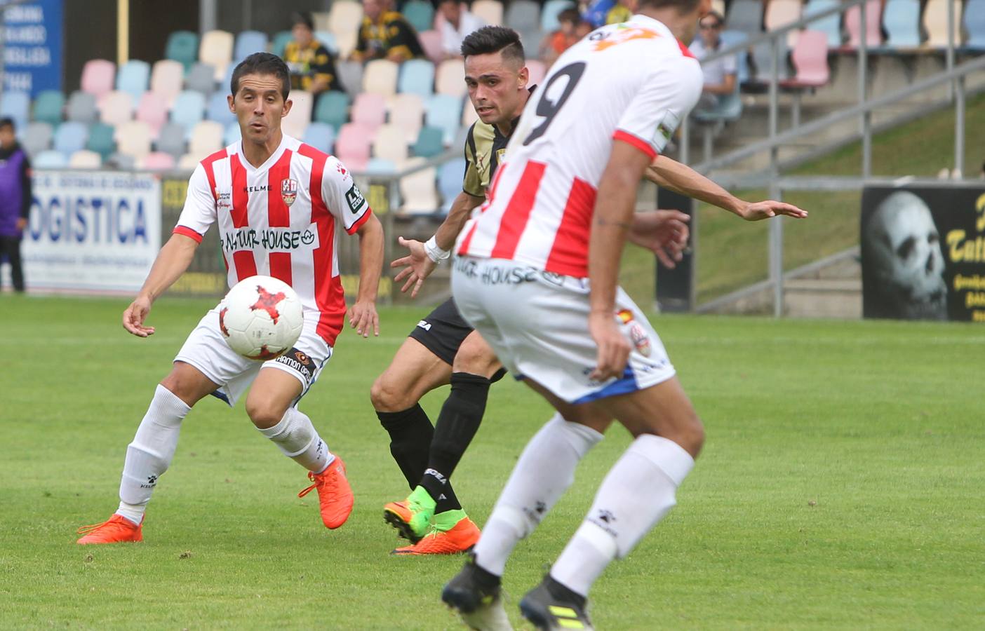 Imágenes del partido que enfrentó al Barakaldo y a la UD Logroñés.