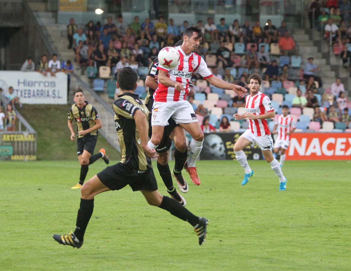 Imágenes del partido que enfrentó al Barakaldo y a la UD Logroñés.