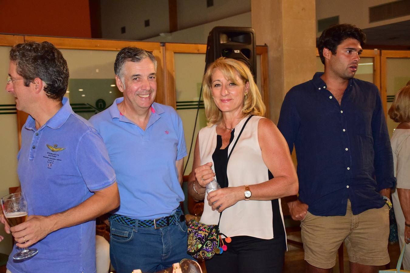 Los participantes en el torneo Viña Ijalba disfrutaron tras la jornada de varios vinos de la bodega logroñesa.