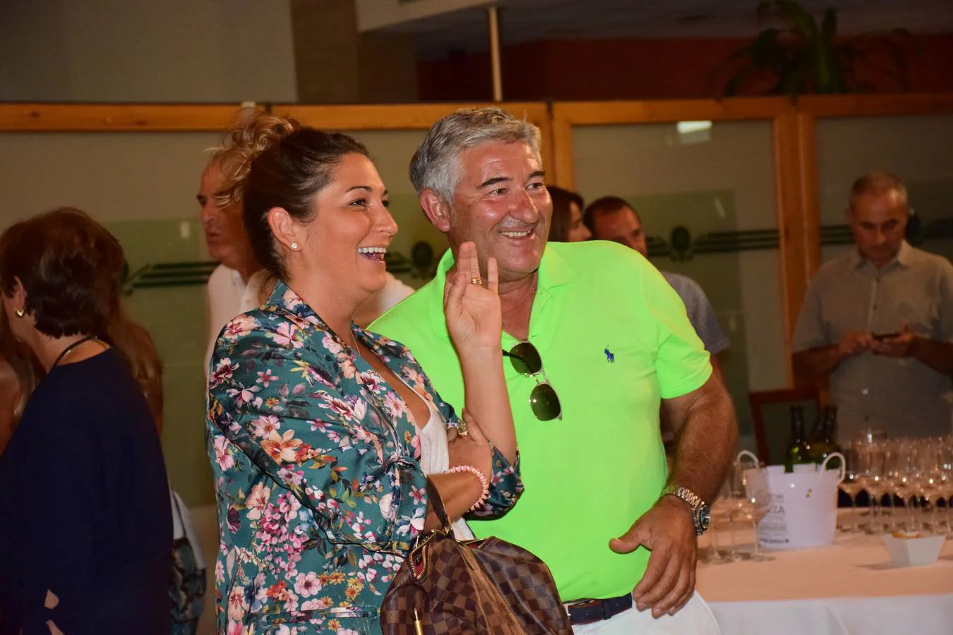 Los participantes en el torneo Viña Ijalba disfrutaron tras la jornada de varios vinos de la bodega logroñesa.