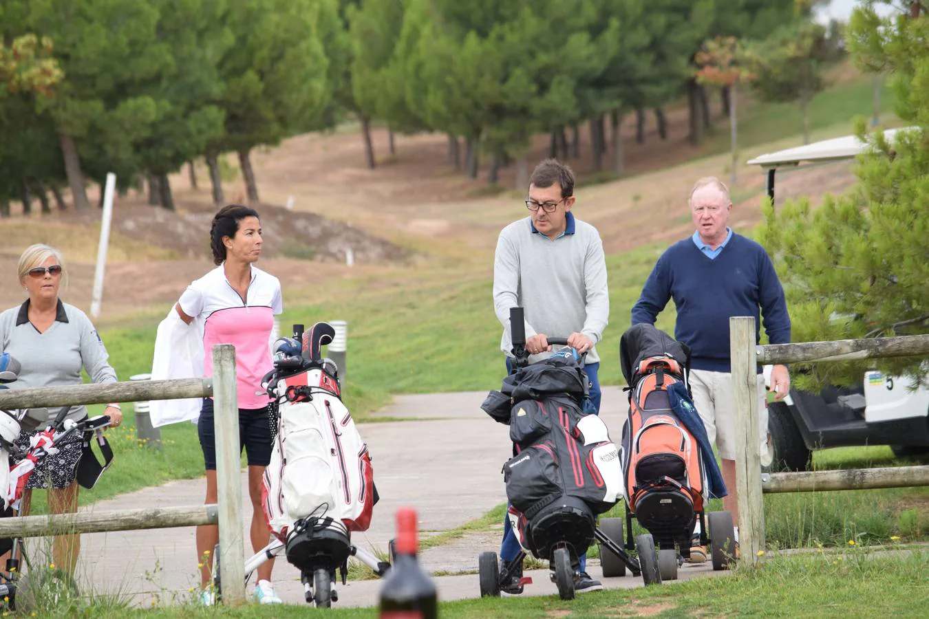 Los participantes en el Torneo Viña Ijalba de la Liga de Golf y Vino disfrutaron de una estupenda jornada de golf.