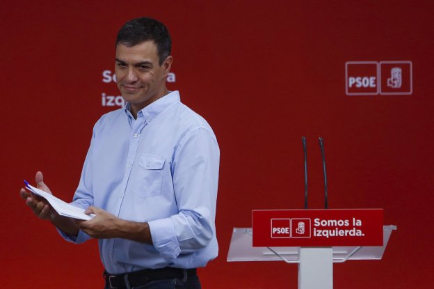 Pedro Sánchez, tras su comparecencia de ayer en la sede federal del PSOE. :: e. naranjo / efe
