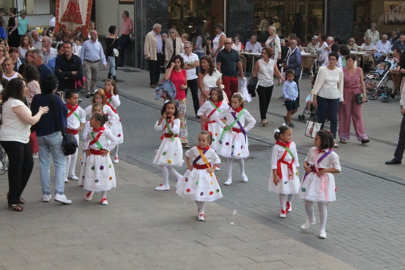 Imágenes de las vaquillas y de la procesión de las fiestas de Alfaro.