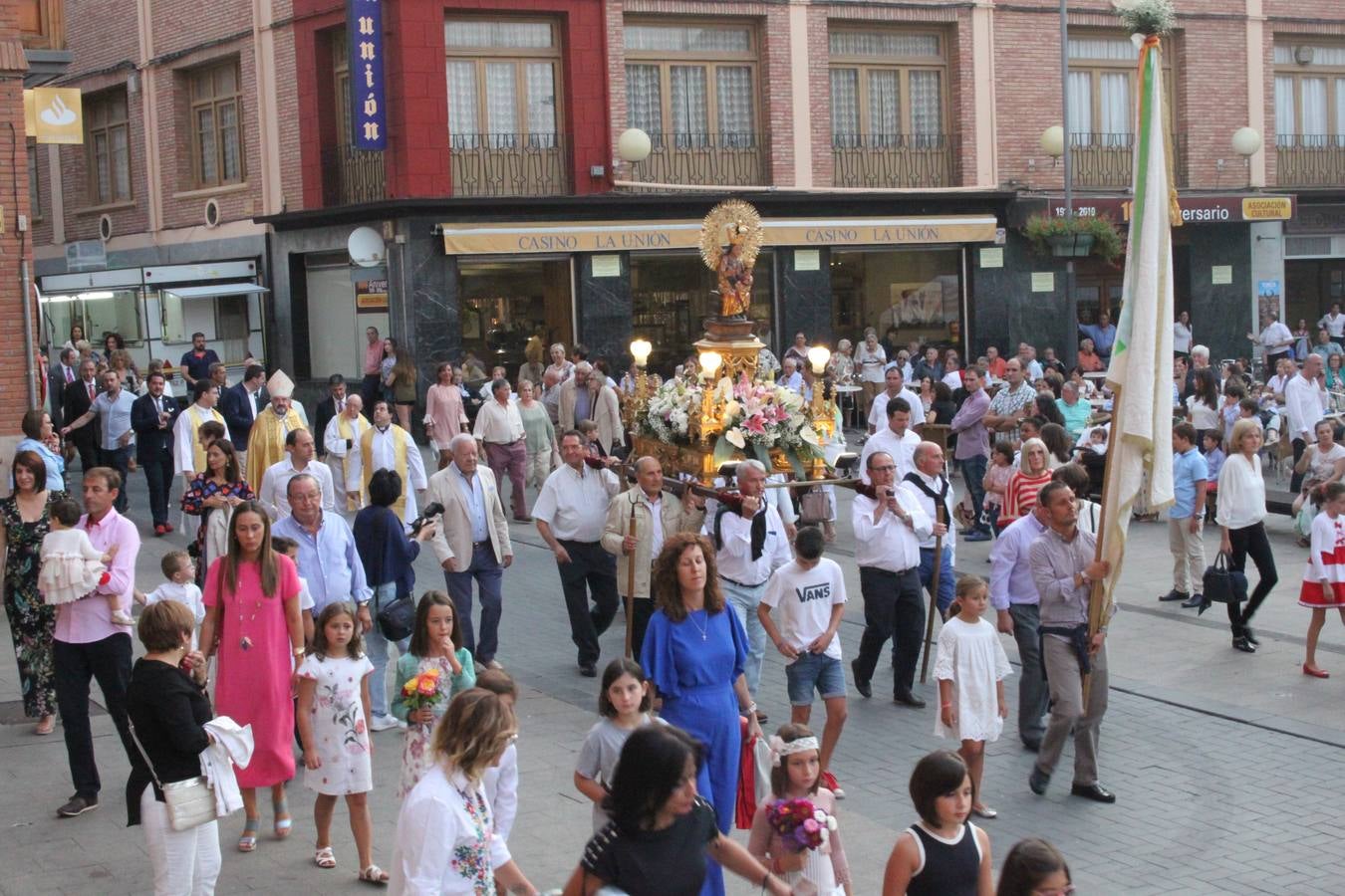 Imágenes de las vaquillas y de la procesión de las fiestas de Alfaro.