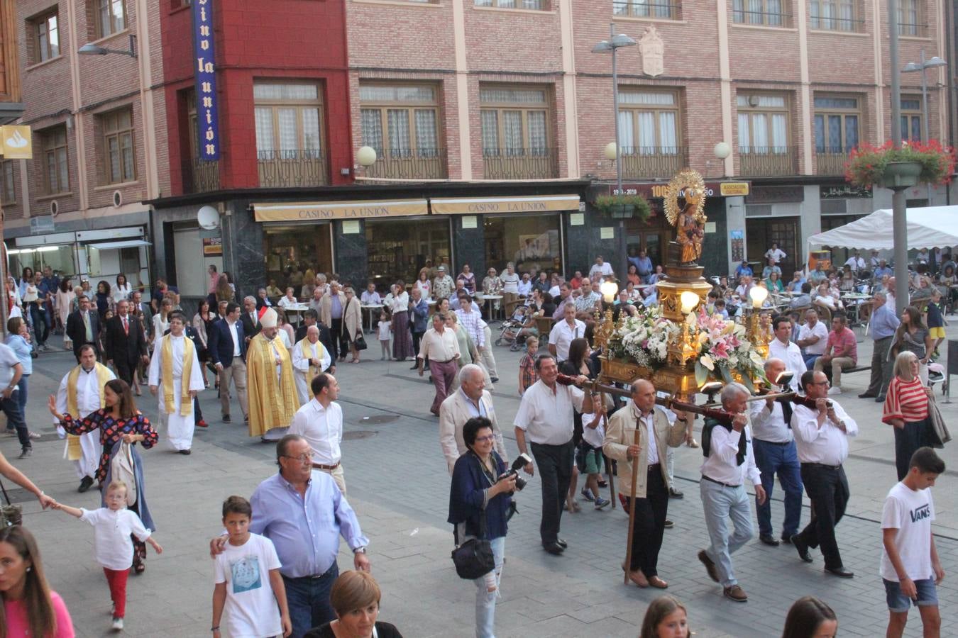 Imágenes de las vaquillas y de la procesión de las fiestas de Alfaro.