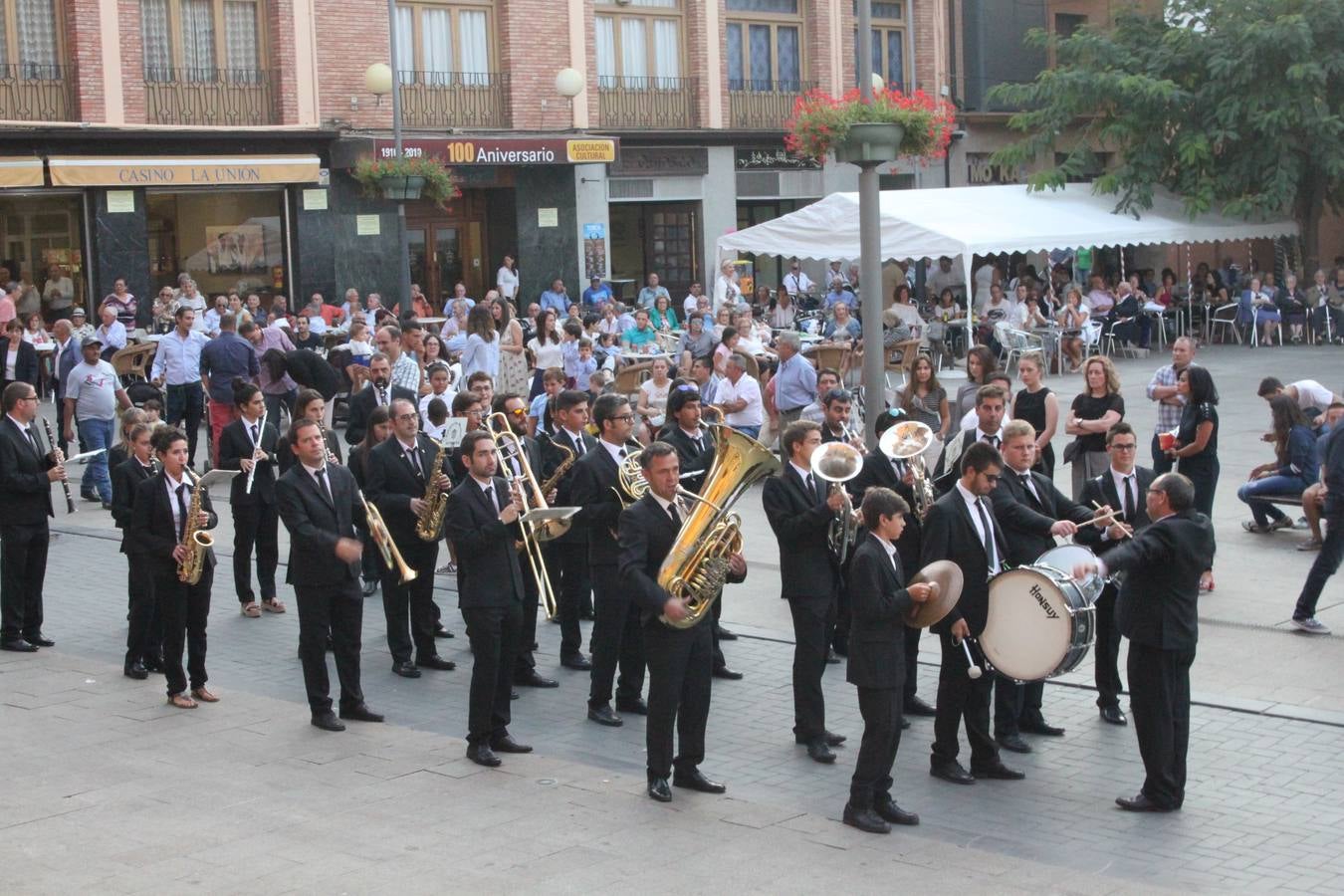 Imágenes de las vaquillas y de la procesión de las fiestas de Alfaro.