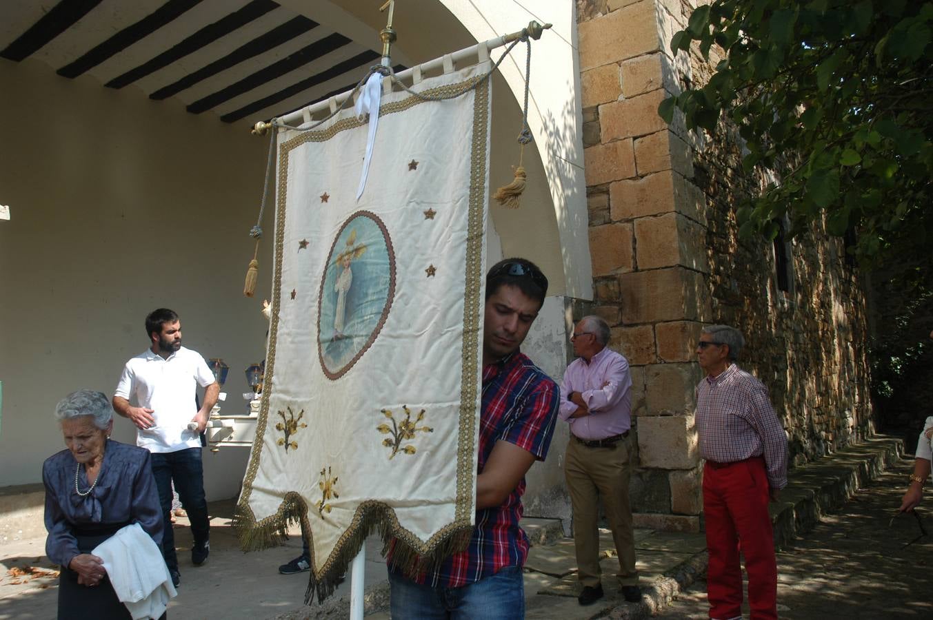 Procesion de Virgen de la Antigua en Grávalos