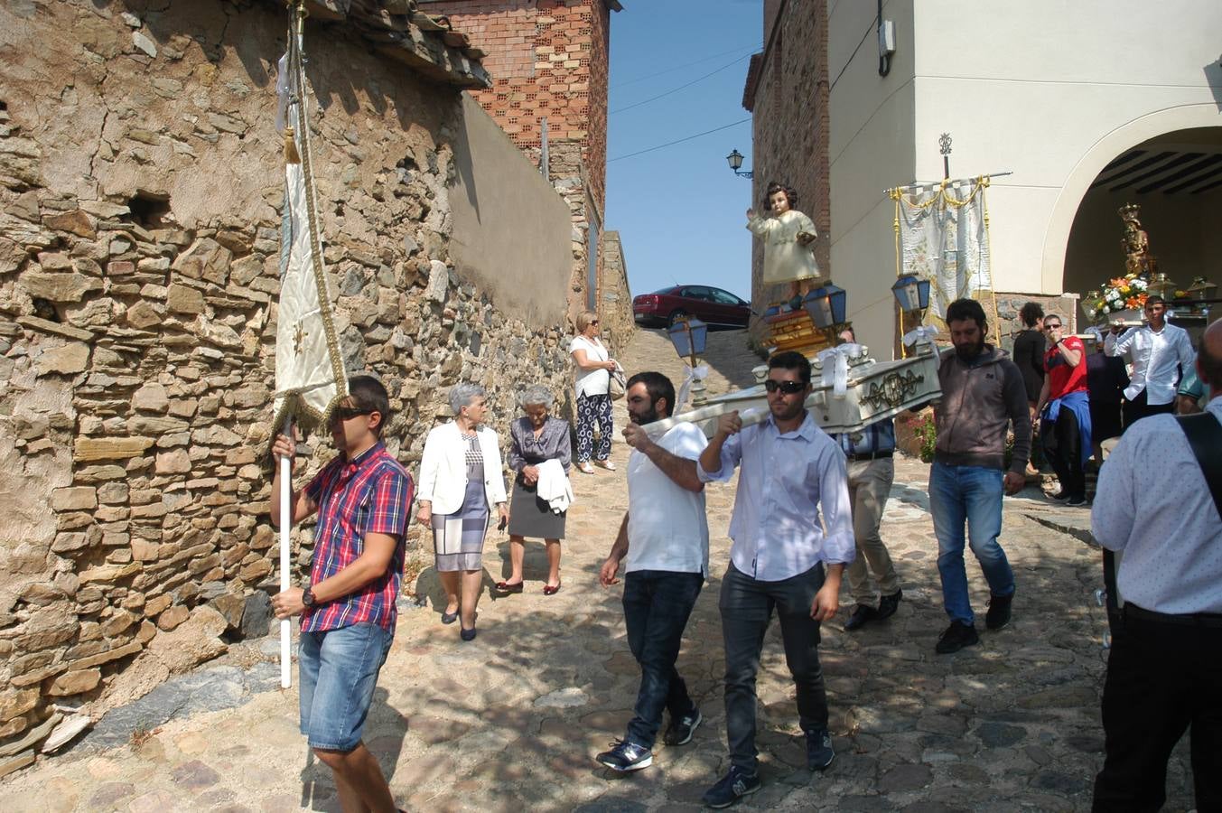 Procesion de Virgen de la Antigua en Grávalos