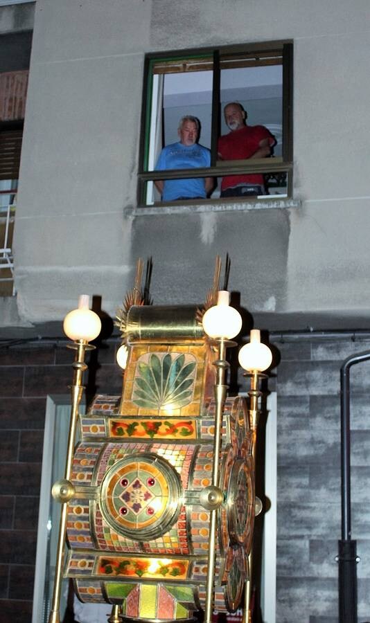 La procesión nocturna volvió a ser el acto más multitudinario y solemne de la fiestas en Haro.