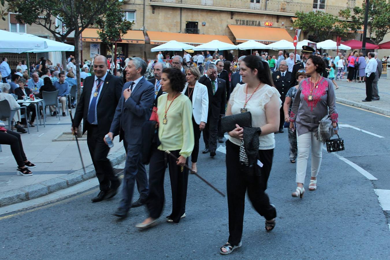 La procesión nocturna volvió a ser el acto más multitudinario y solemne de la fiestas en Haro.